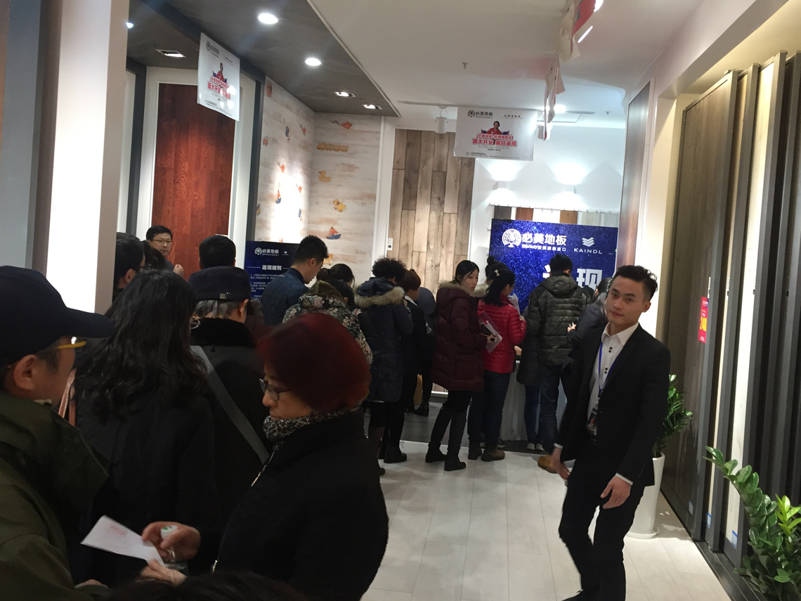 北京業(yè)主正在排隊(duì)下單搶購(gòu)凱得地板